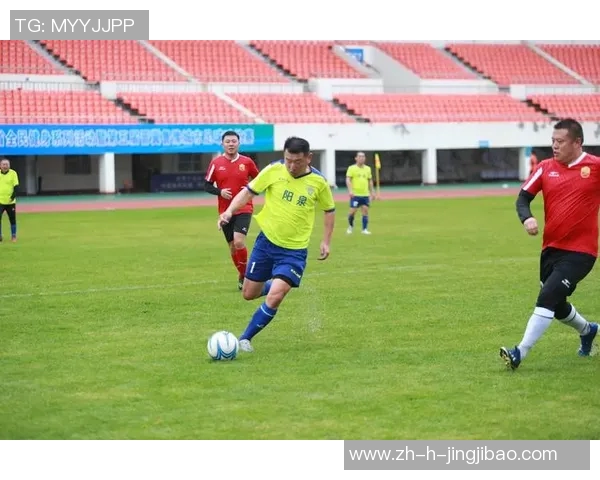 中国足球联赛星期天精彩对决,球迷热情高涨,谁能在赛场上笑到最后